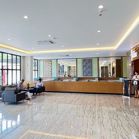 D'Primahotel Airport Sultan Hasanuddin Makassar Sudiang Exterior foto
