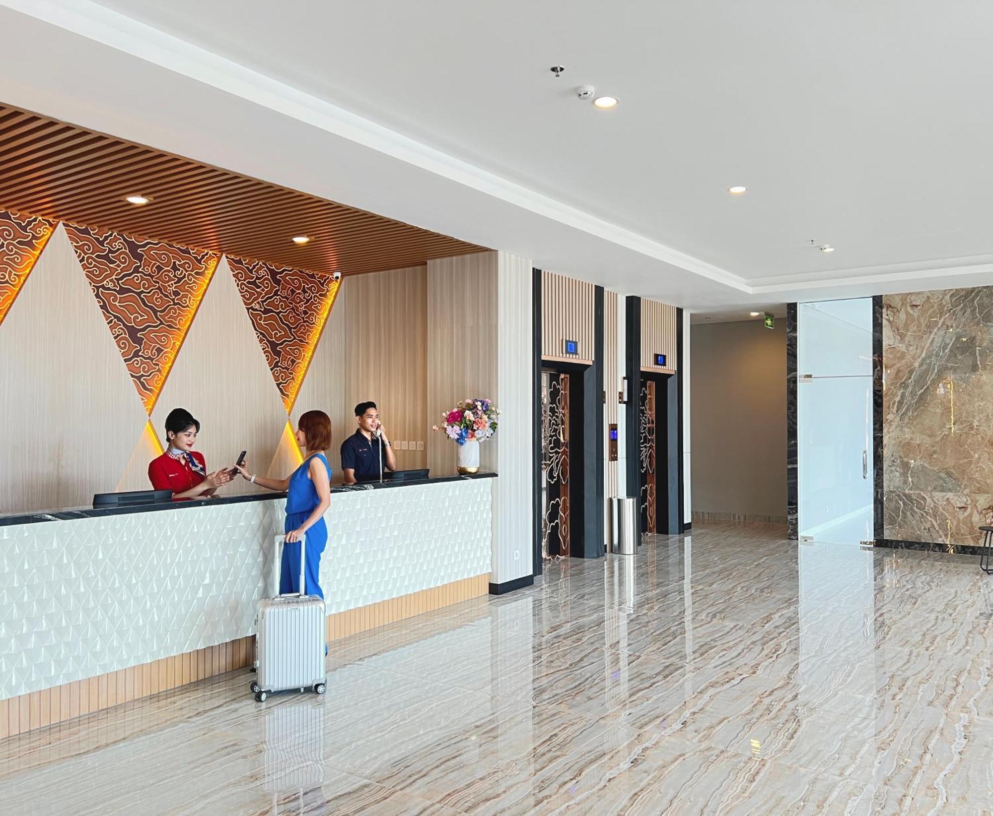 D'Primahotel Airport Sultan Hasanuddin Makassar Sudiang Exterior foto